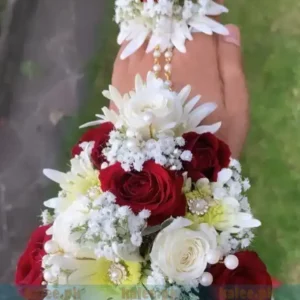 Red & White Flowers With White Daisy & Baby Bud Bridal Kangan